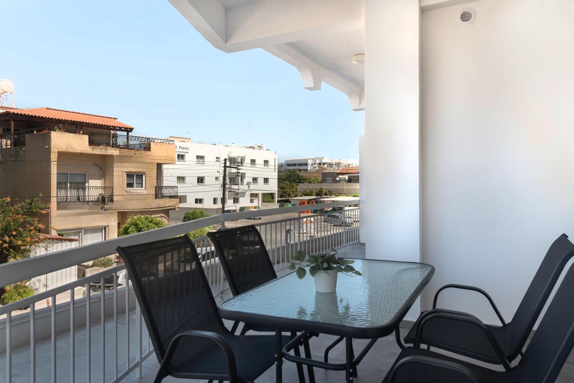 Phaedrus Living City Breeze Residences Finesse Lárnaca Exterior foto